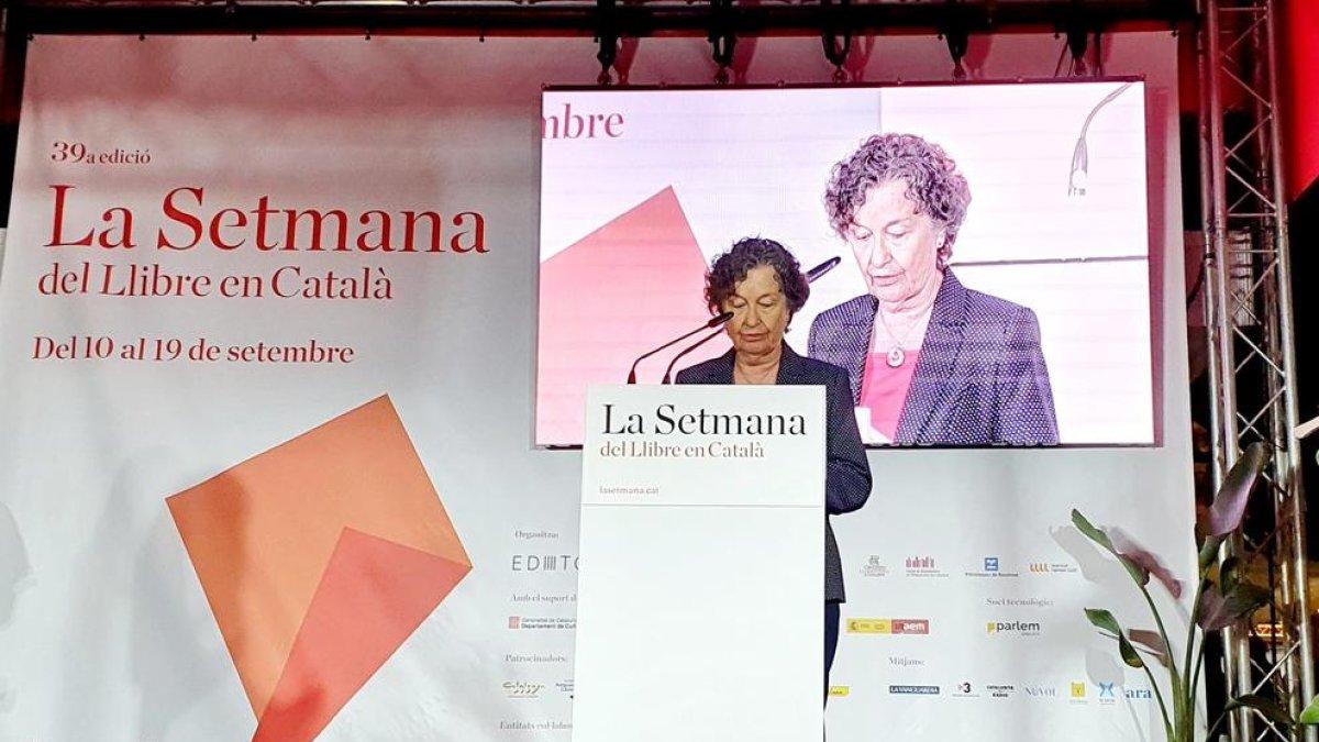 La escritora pallaresa Maria Barbal inauguró ayer en Barcelona la 39 Setmana del Llibre en Català.