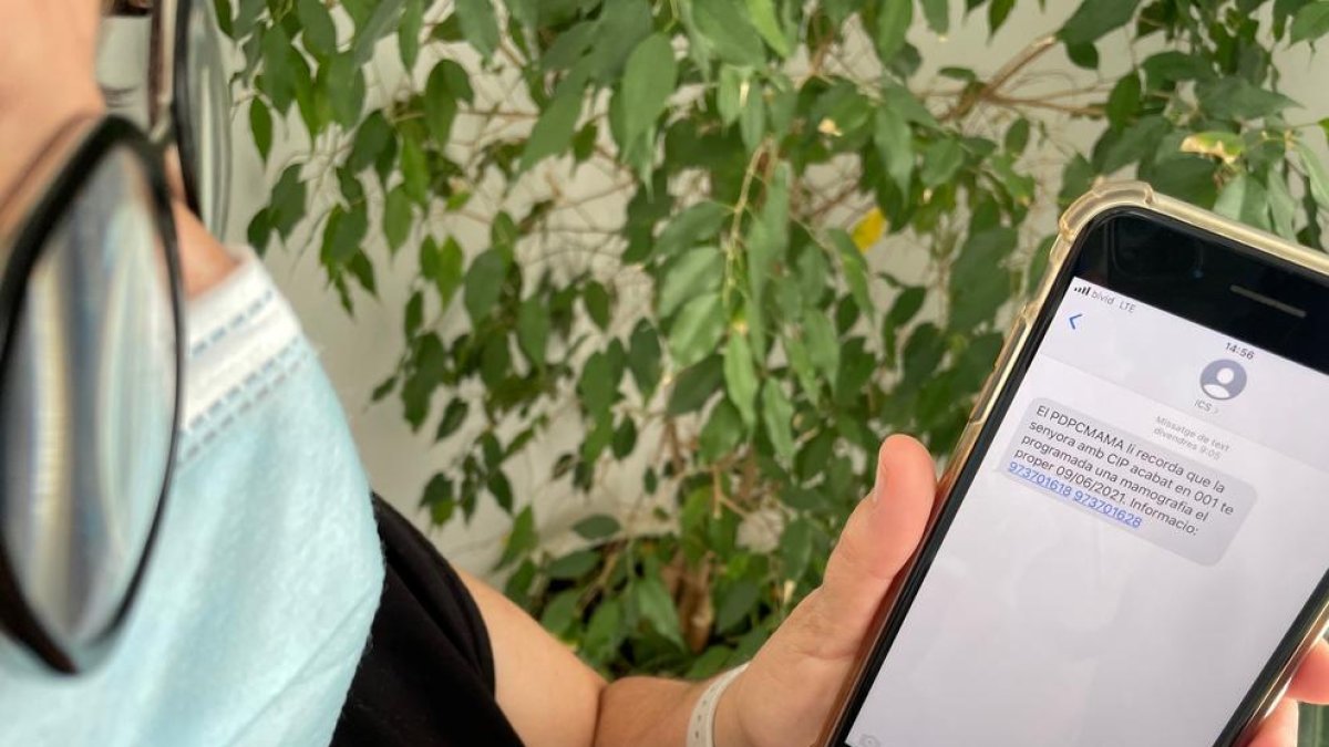 El Programa de detección precoz del cáncer de mama de Lleida estrena un sistema de envío de SMS para recordar las citas a las usuarias