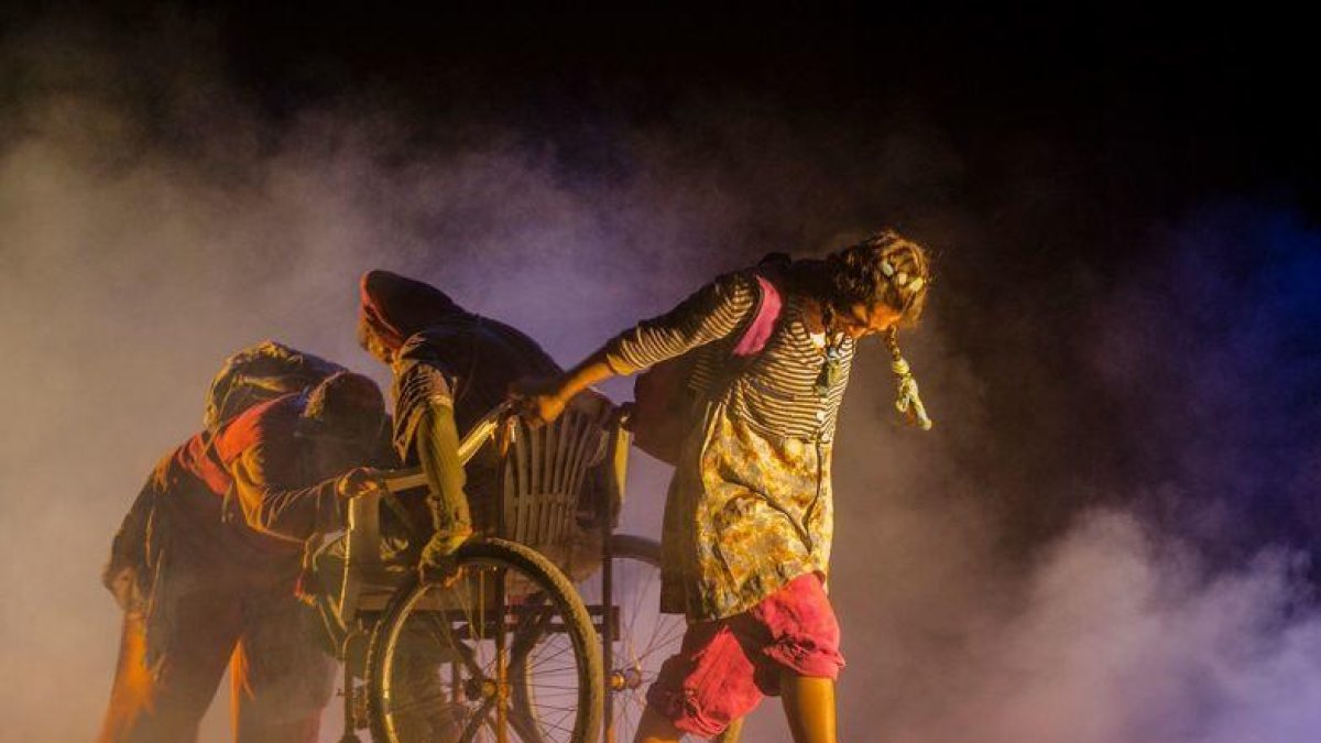 Imatge de l'espectacle “Camí a l'escola” de la companyia Campi Qui Pugui