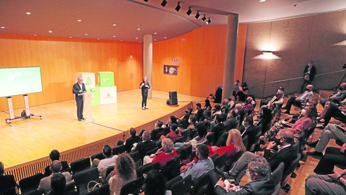 L’alcalde, Miquel Pueyo, ahir a la tarda durant la seua conferència celebrada en una de les sales de l’Auditori Enric Granados.
