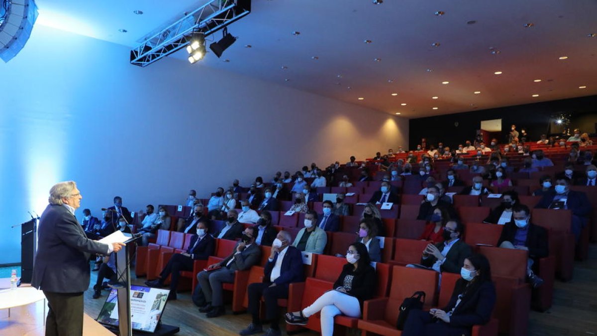 La jornada d’ahir, que va comptar amb una àmplia representació política, empresarial i sindical.