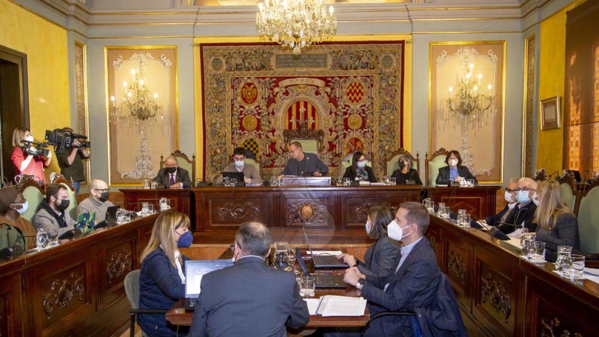 Larrosa demana que Pueyo faci