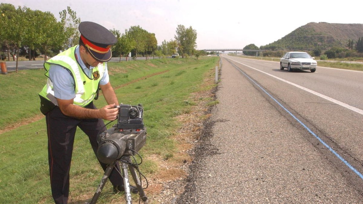 Imagen de un control de velocidad de los Mossos d’Esquadra en Lleida.