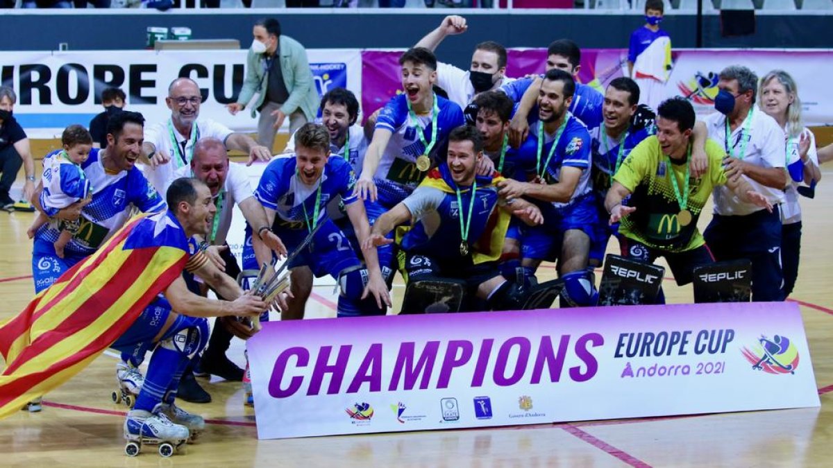 El Lleida Llista celebrando la conquista de la Europe Cup el pasado 20 de junio ante el Sarzana italiano.
