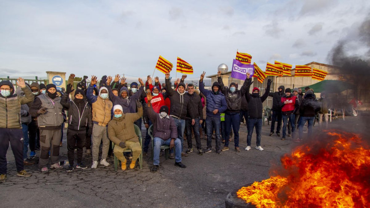 CCOO defensa la vaga, que va acabar ahir amb els piquets a l’entrada de l’escorxador.