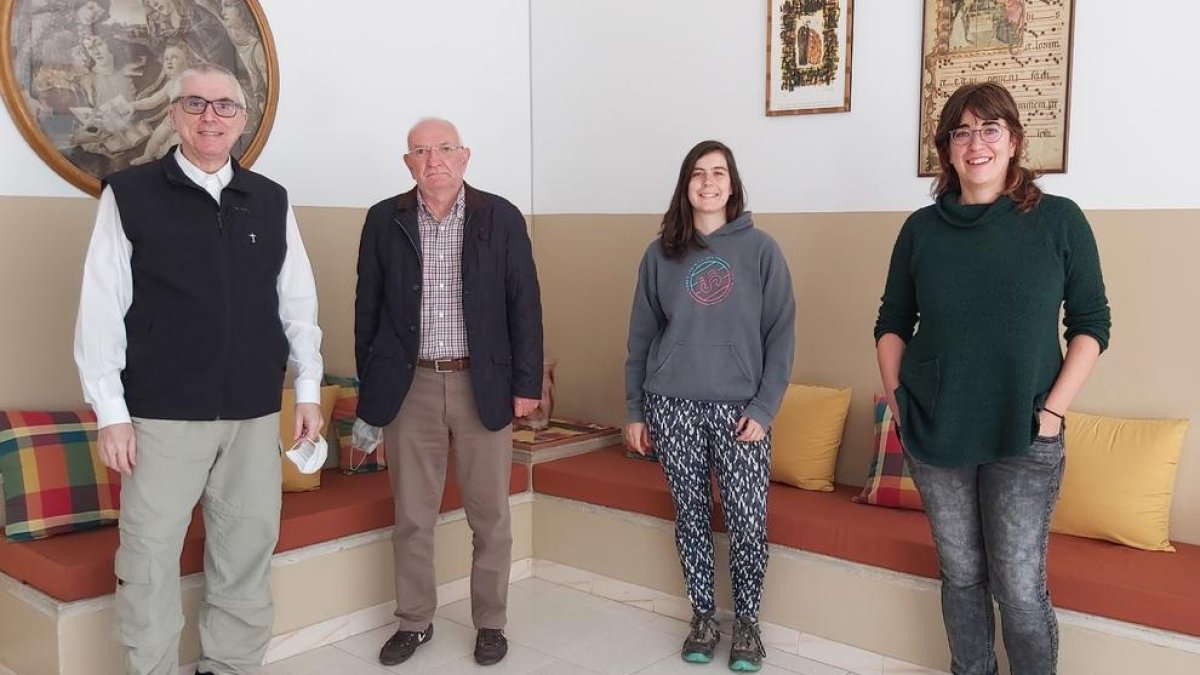 Representantes de la parroquia y la Fundació Verge Blanca.