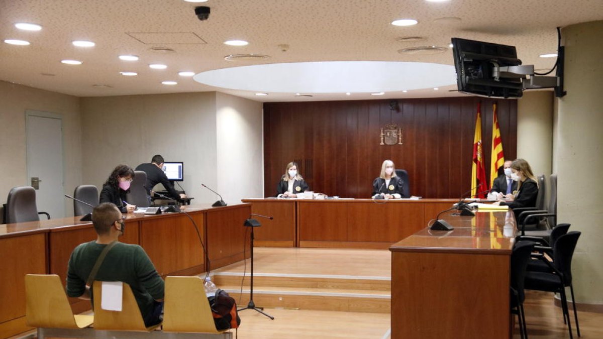 El juicio se suspendió el 14 de octubre porque la mujer no se presentó, pero ayer ratificó la denuncia.
