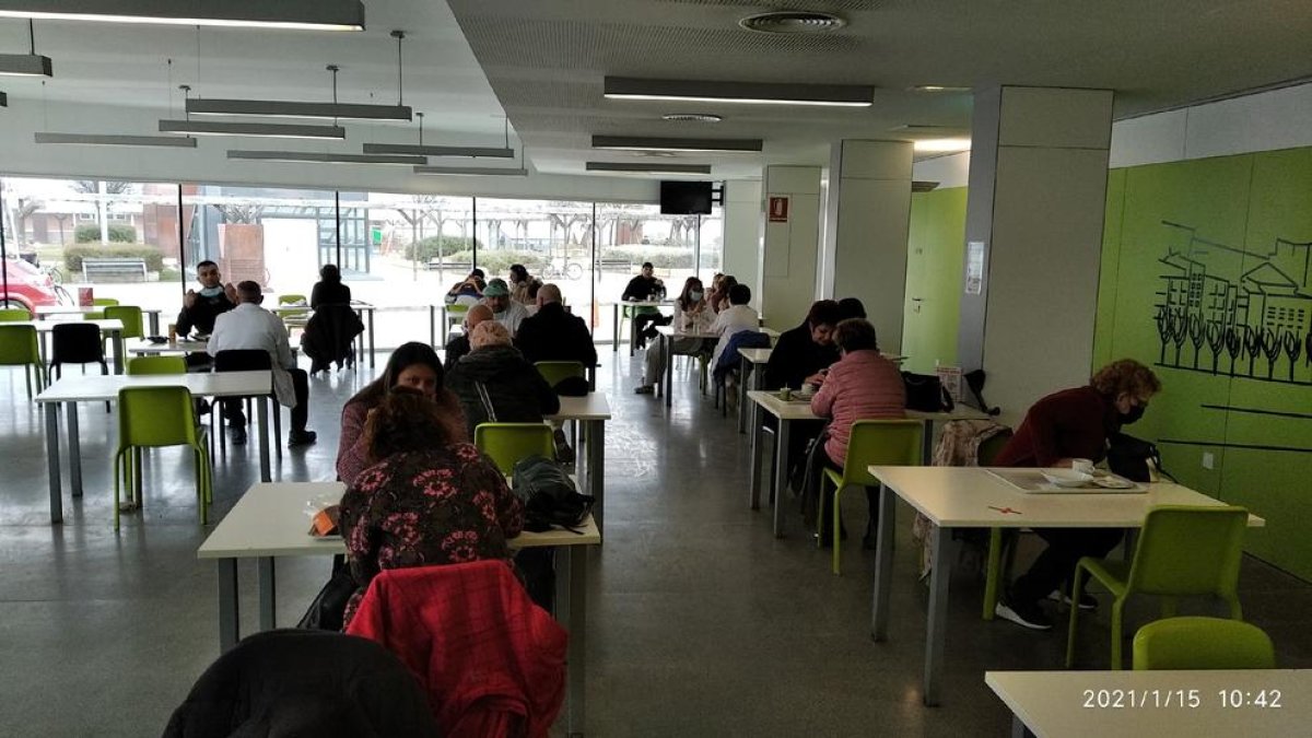 Imagen del interior de la cafetería del Arnau.