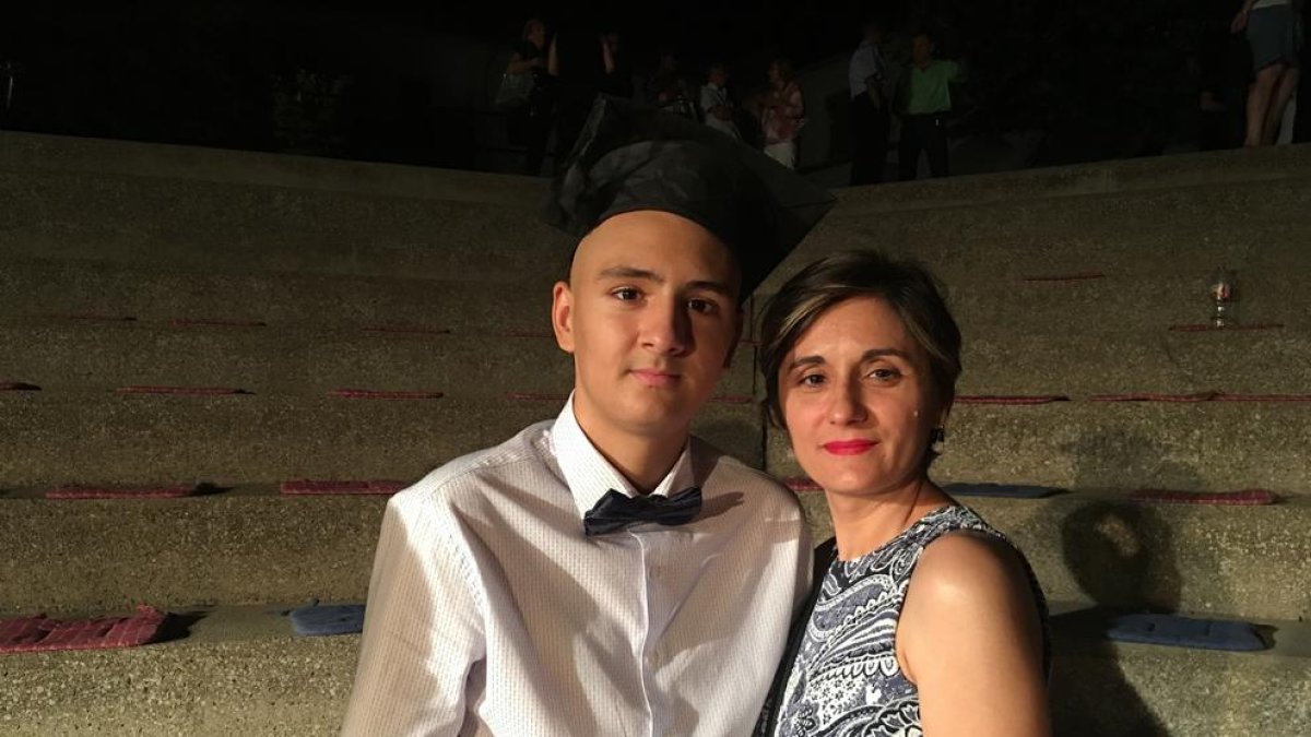 Orles de graduació per al jove Cosmin