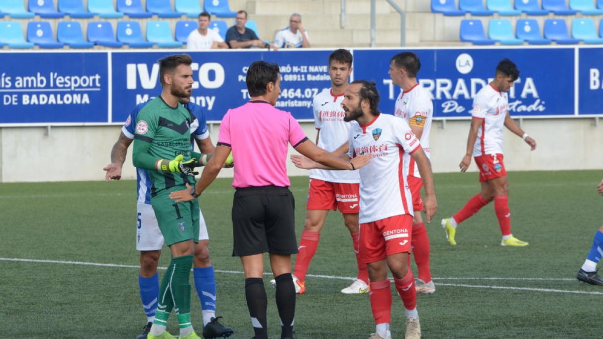 El Lleida empata en Badalona (2-2) y el AEM pierde ante el Barça B (3-2)
