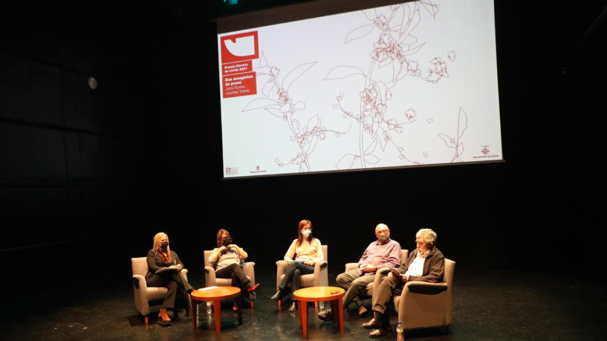 L’Escorxador va acollir ahir la presentació de les obres guanyadores del premi Vallverdú 2019 i 2020.