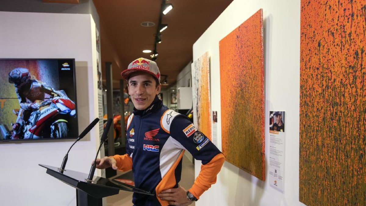 Márquez, durant la inauguració d’una exposició de pintura pròpia a Cervera el gener del 2020.
