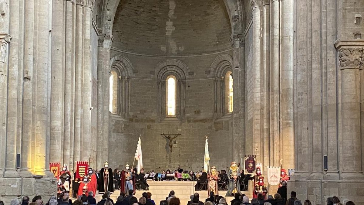 Un acto de Moros i Cristians en la Seu Vella a mitad de año.