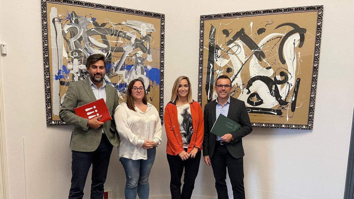 Representants de Roselló Igualtat i el gremi de publicitat.