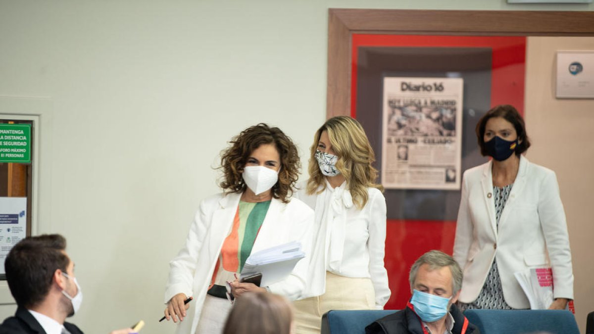 Las titulares de Hacienda, de Trabajo y de Comercio y Turismo, ayer tras el Consejo de Ministros.