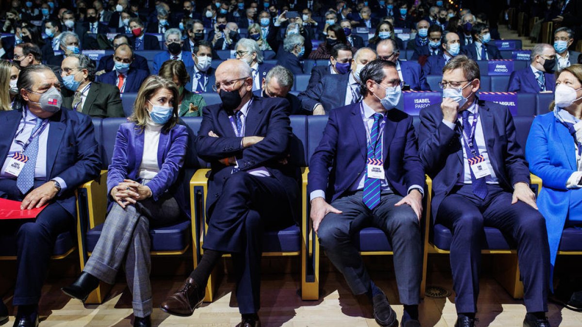 La ministra Raquel Sánchez, al costat dels presidents de Mercadona, la CEOE i Ximo Puig.