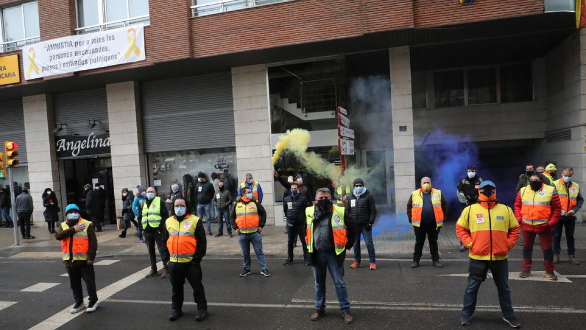 Moment de la protesta del personal de transport sanitari.