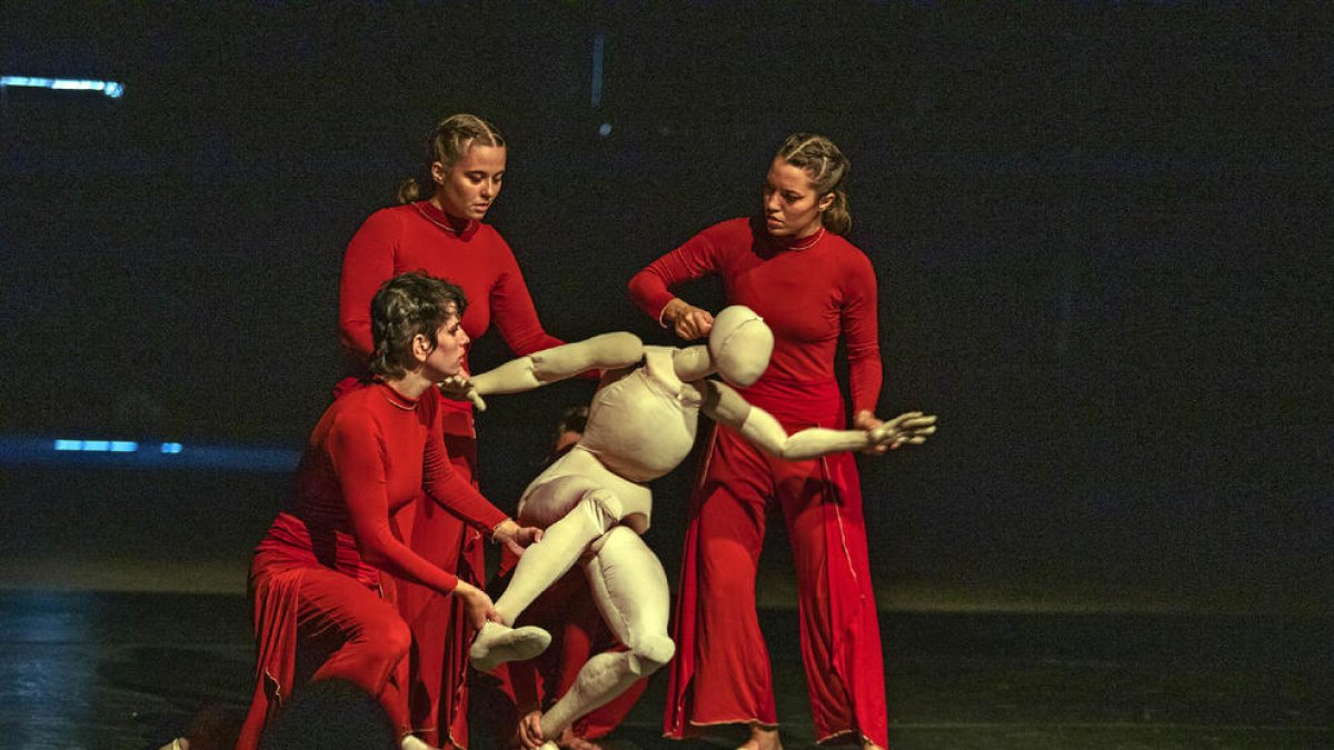 Laura Murphy Dance ahir a la Ciutat Trepat amb l’espectacle ‘Abacus’.