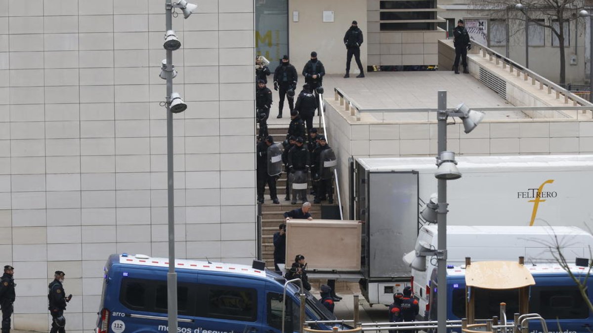 Els camions que van carregar l’art de Sixena l’11 de desembre del 2017.