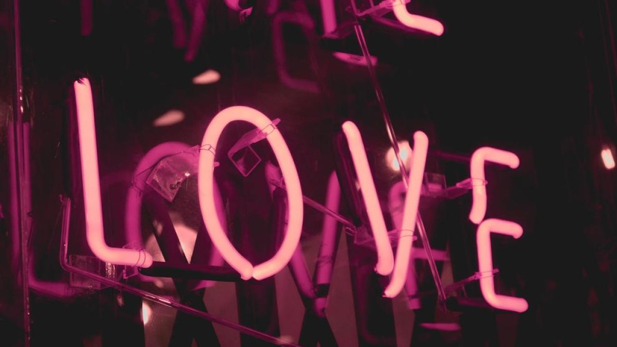 La proximitat i la possessió de l'altre, el temes clau en les cançons d'amor més populars