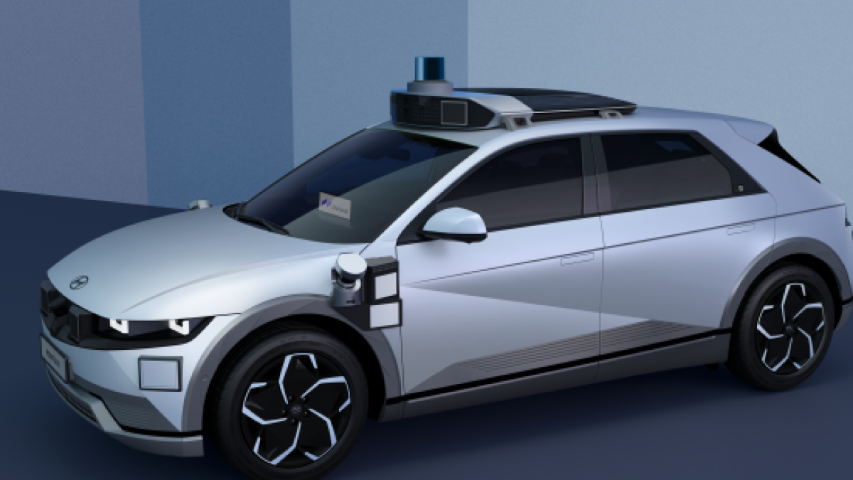 A la llum un robotaxi basat en el Hyundai Ioniq 5