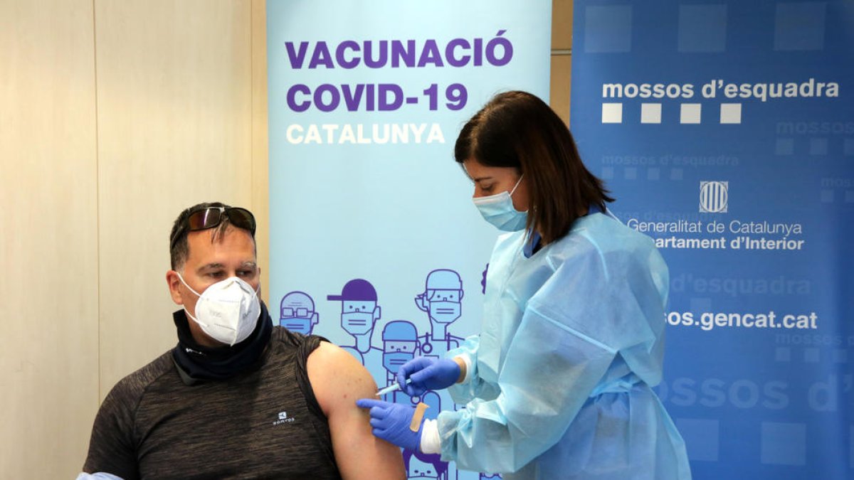 España suma 14.581 nuevos positivos de covid y registra a 530 muertes más