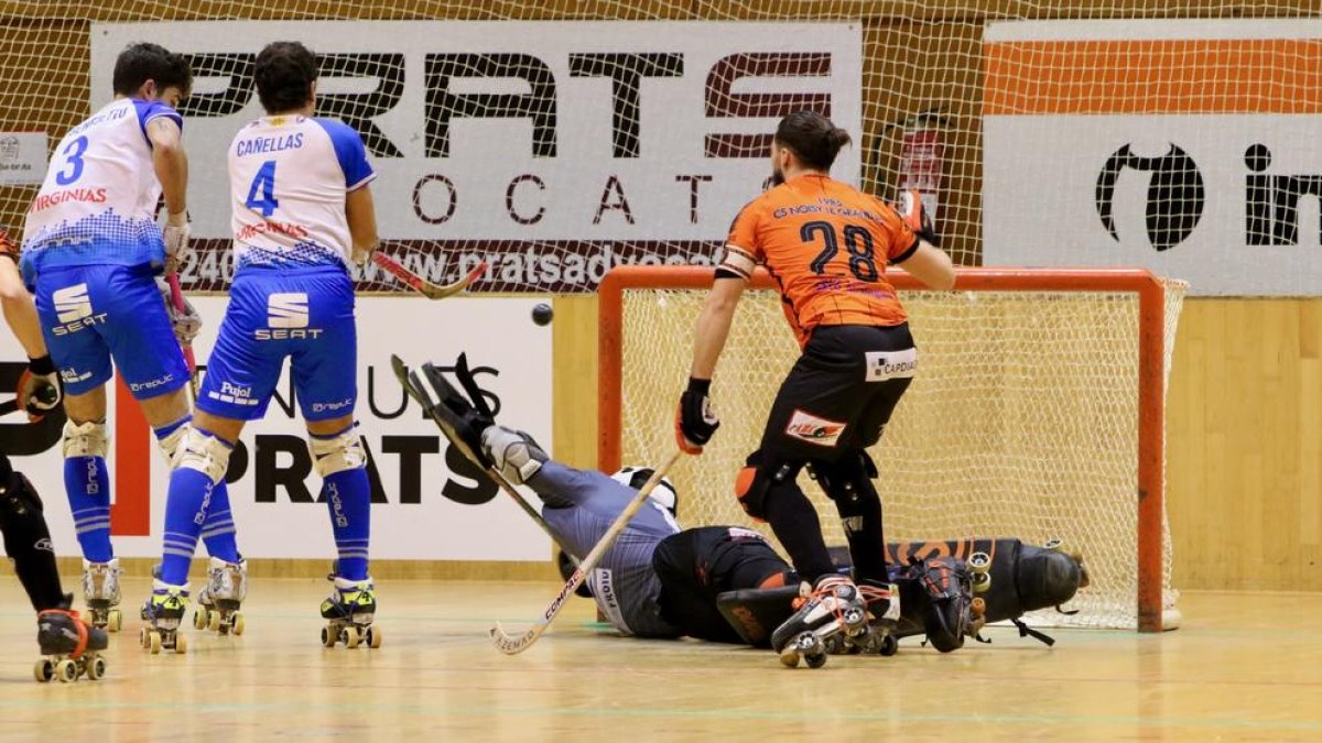 Bruno di Benedetto aixeca la bola per anotar el segon dels tres gols que va marcar ahir.