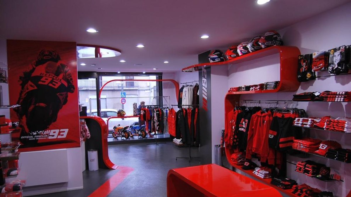 Vista de la tienda del Fan Club Marc Màrquez, en Cervera.