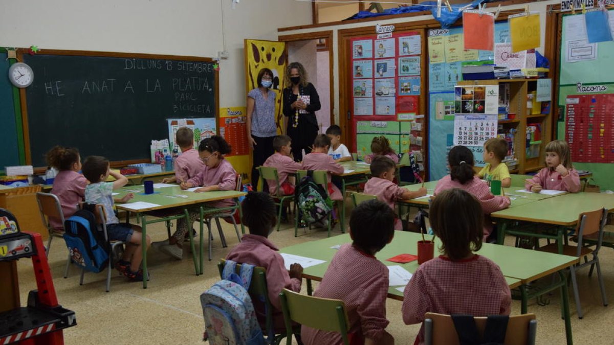 Alumnos de Secundaria en una clase del instituto Ronda de Lleida ciudad.