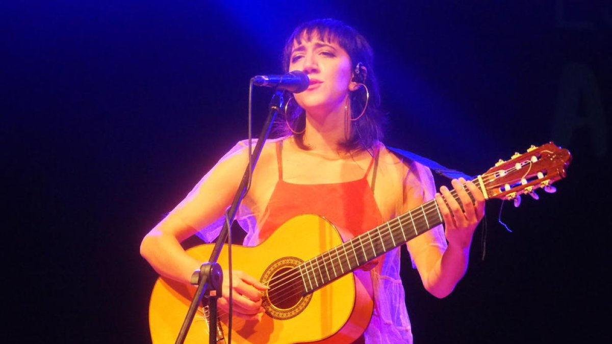 La cantautora Sandra Monfort, dissabte passat a l’Espai Orfeó.