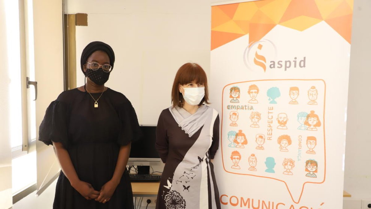 La edila Mariama Sall y la presidenta de Aspid, Bibiana Bendicho.