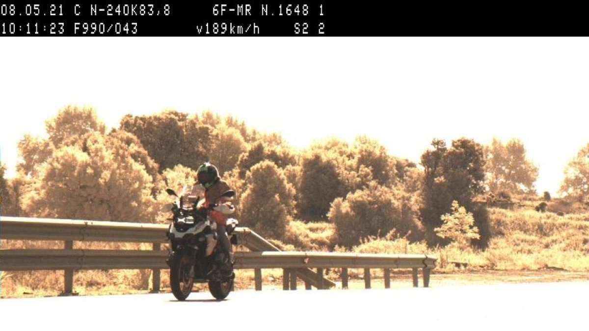 Imagen del motorista que iba a 189 en la N-240 en Lleida.