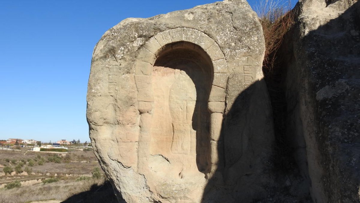 Baix relleus en busca d'autor