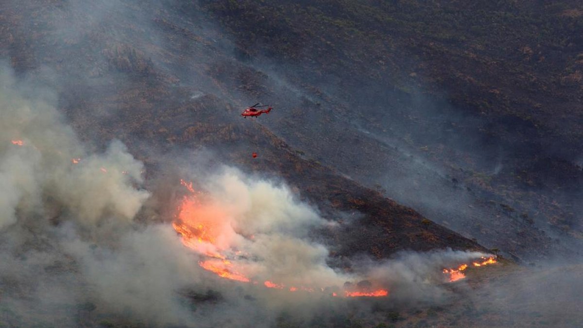 El President de la Junta d'Andalusia anuncia que l'incendi de Màlaga s'ha donat per controlat