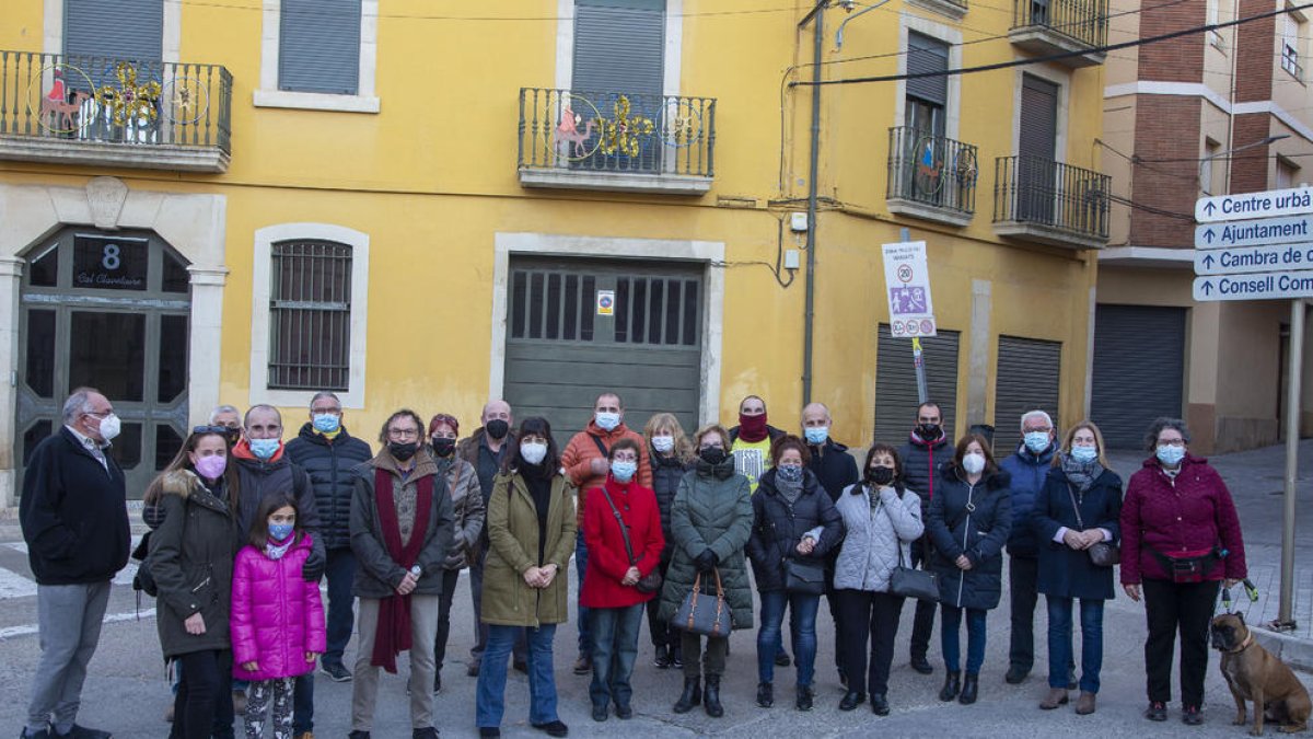 El barrio del Castell de Tàrrega se da a conocer con un pesebre en los balcones
