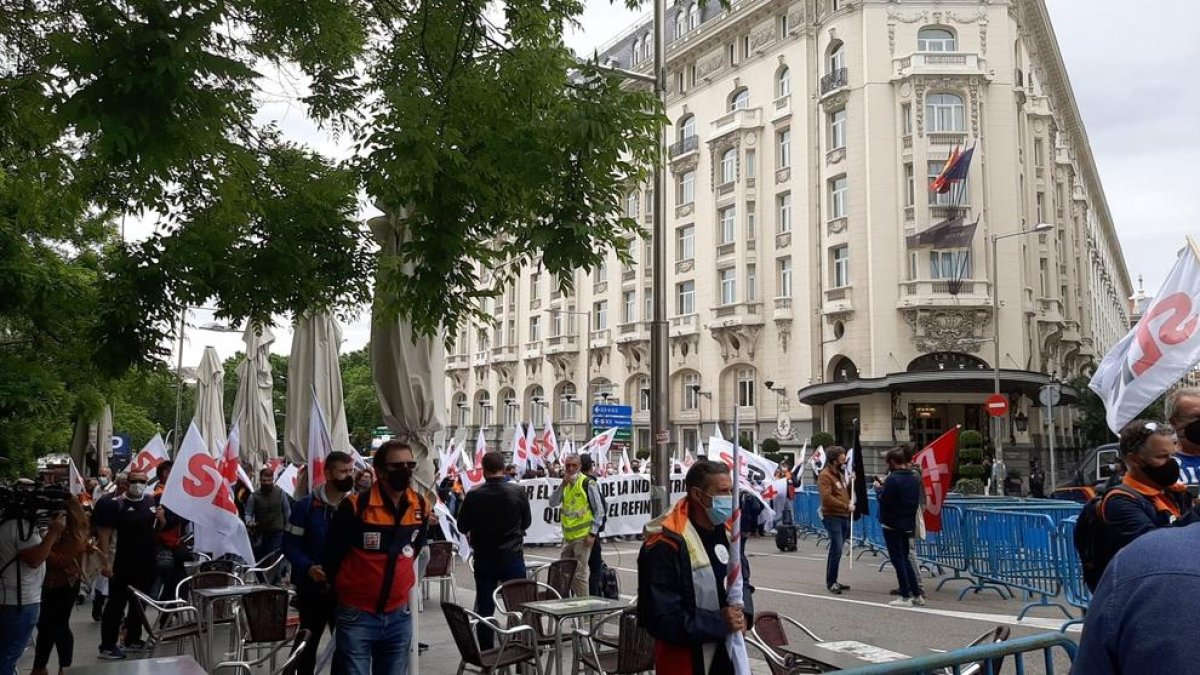 Trabajadores de la petroquímica exigen en el Congreso planes de empleo ante la Ley de Cambio Climático