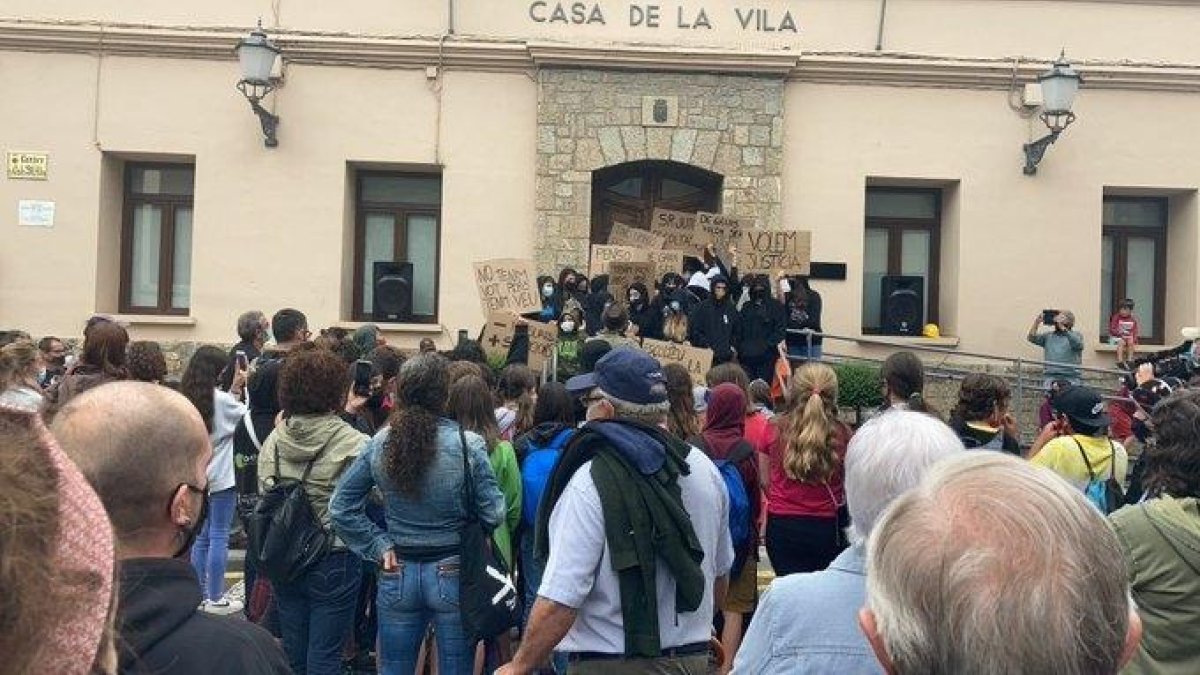 Concentración en Sort por la agresión de un exhibicionista a menores