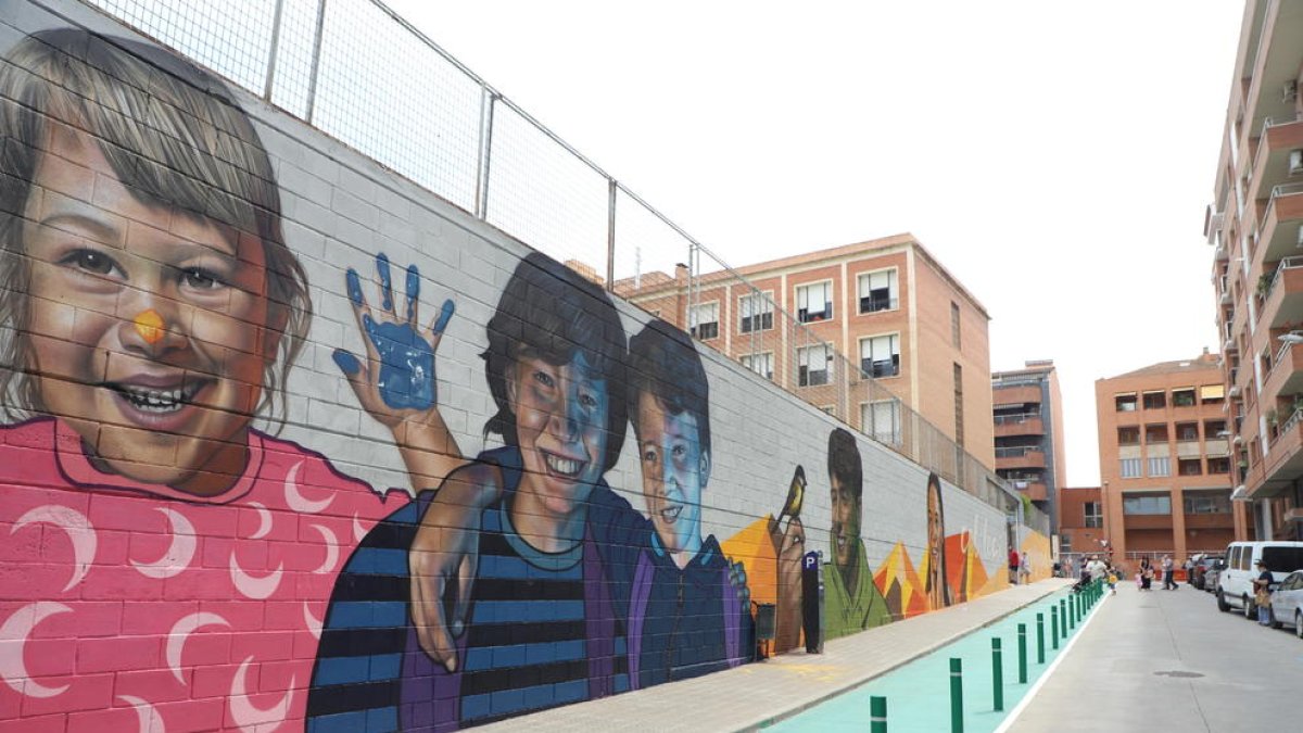 El col·legi Espiscopal de Lleida i l’institut Torre Queralt van presentar sengles murals en els quals han col·laborat els alumnes al costat d’artistes locals.