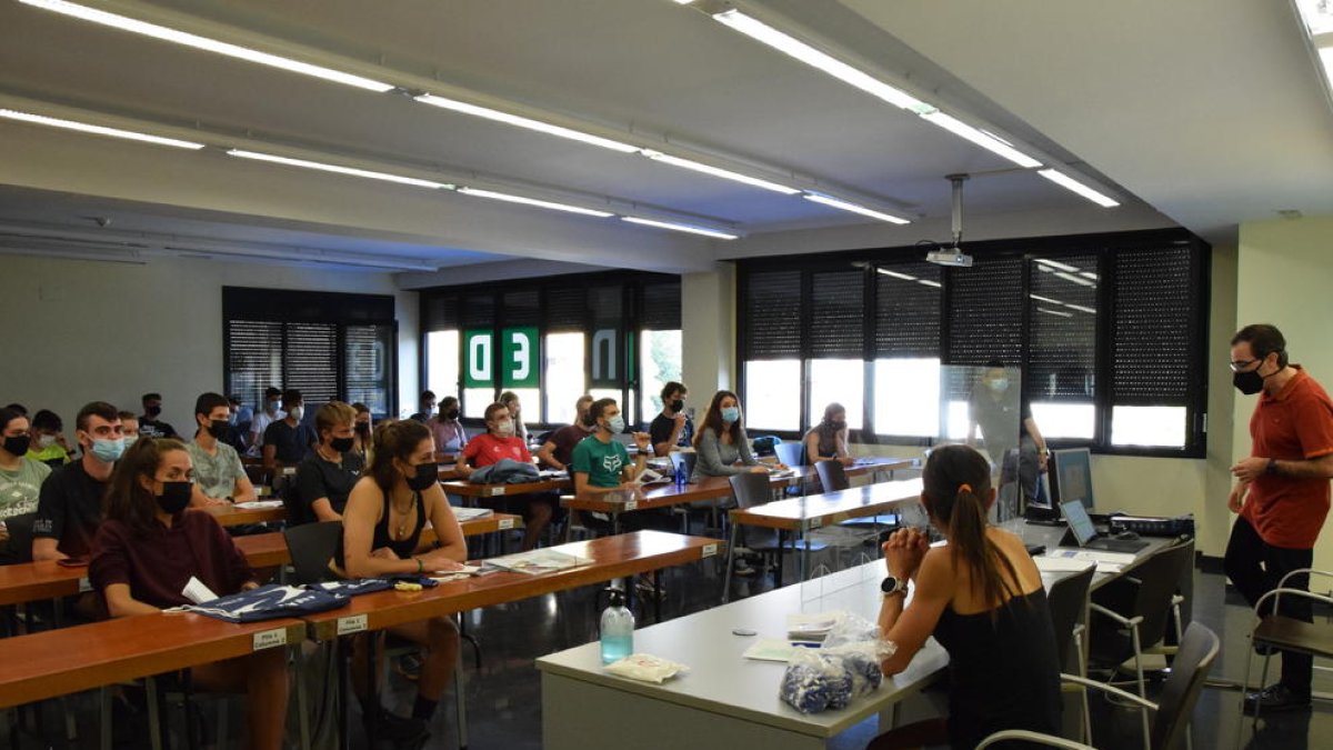 Los alumnos de la primera promoción recibieron ayer información sobre el plan de estudios.