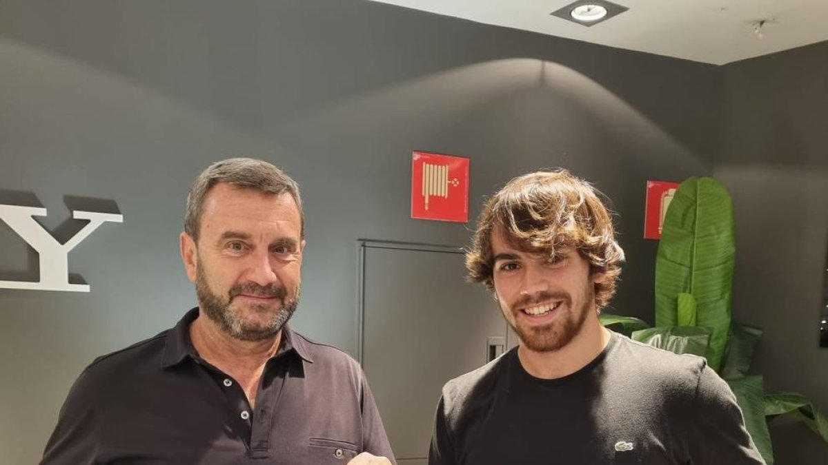 Enric Duch, president del Lleida Llista, al costat del nou fitxatge de l’equip, el lleidatà Jordi Badia.