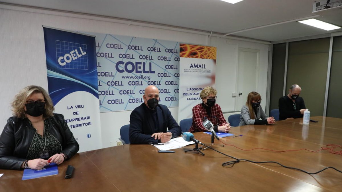 Imagen de la firma del convenio entre las tres entidades, ayer.