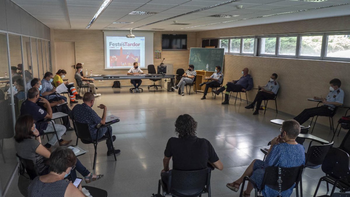 Reunión, ayer, en el cuartel de la Guardia Urbana.
