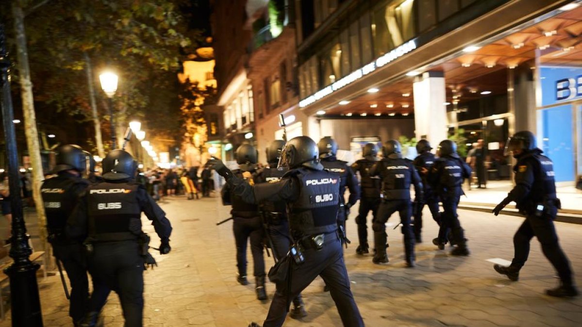 Imagen de una actuación policial en una movilización convocada por los CDR en Barcelona.