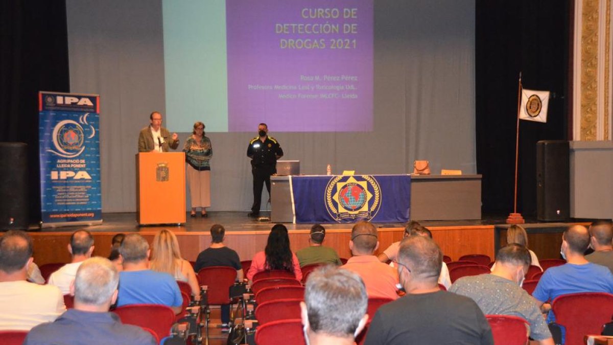 La sesión se llevó a cabo en L’Amistat.