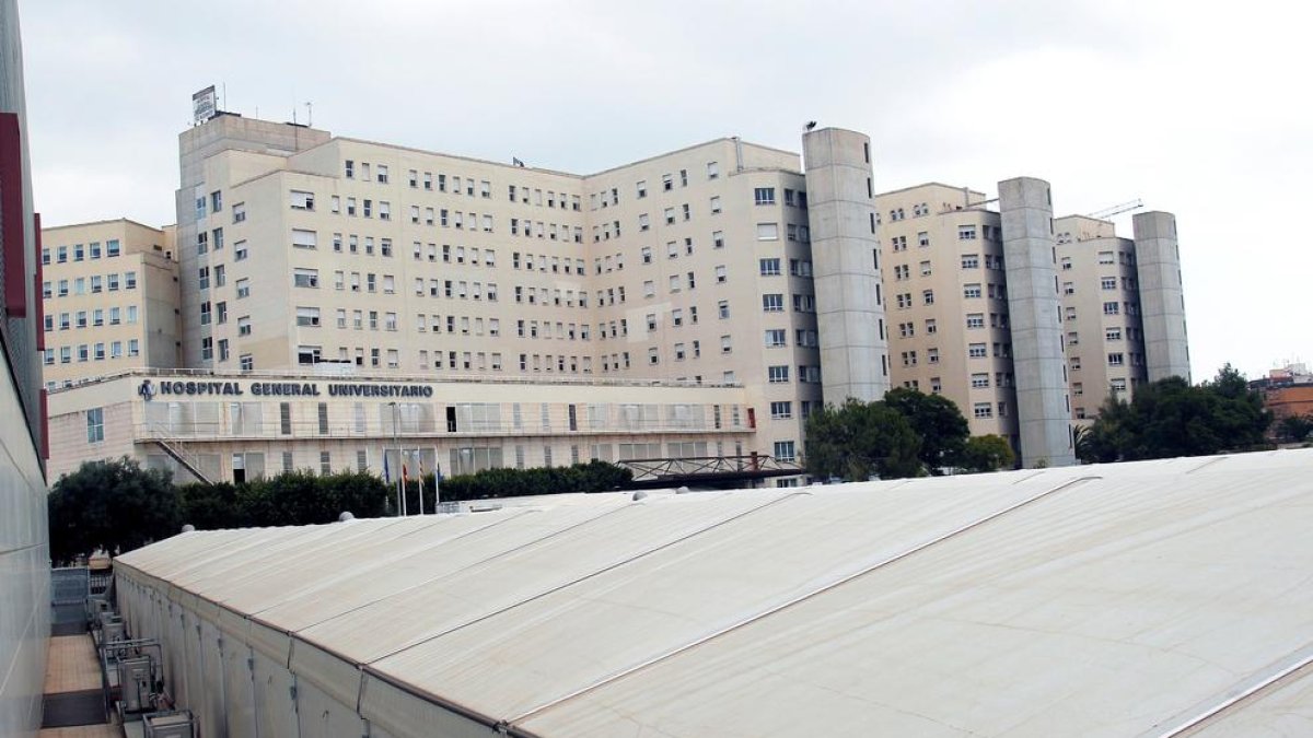 En estado crítico una joven que se despeñó en Benidorm al hacerse un selfi