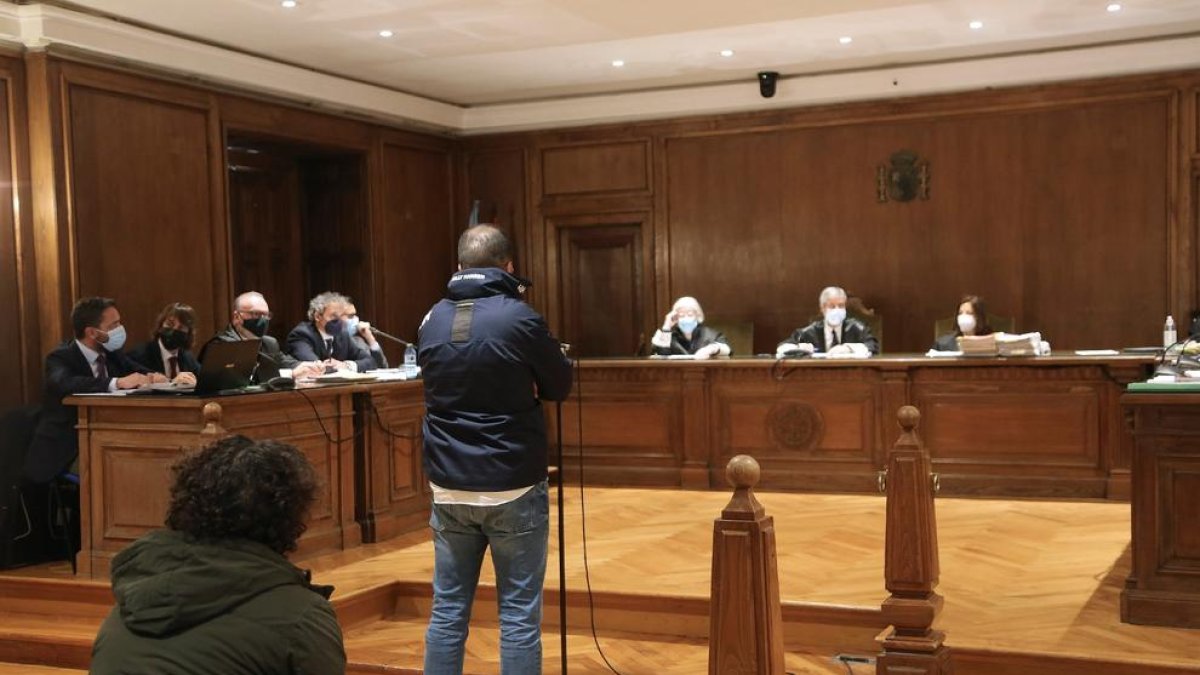 El juicio empezó ayer en la Audiencia de Pontevedra.