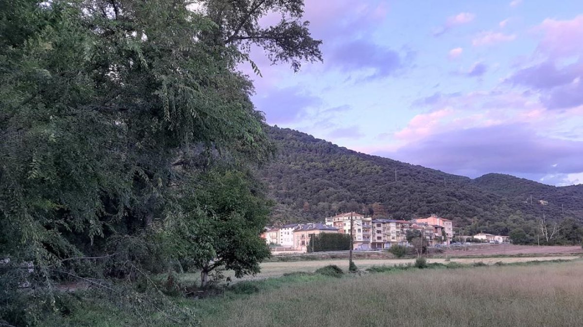 La finca próxima al parque de bomberos de La Seu donde está prevista la ubicación del hospital.