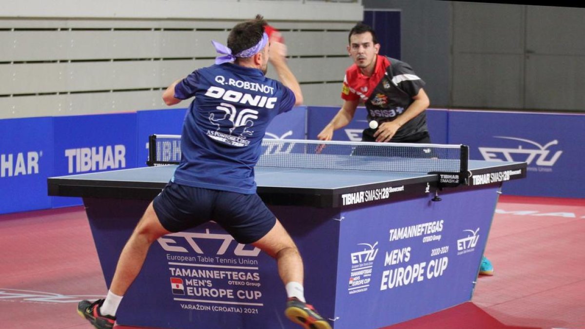 Marc Duran, durant el partit contra Quentin Robinot.