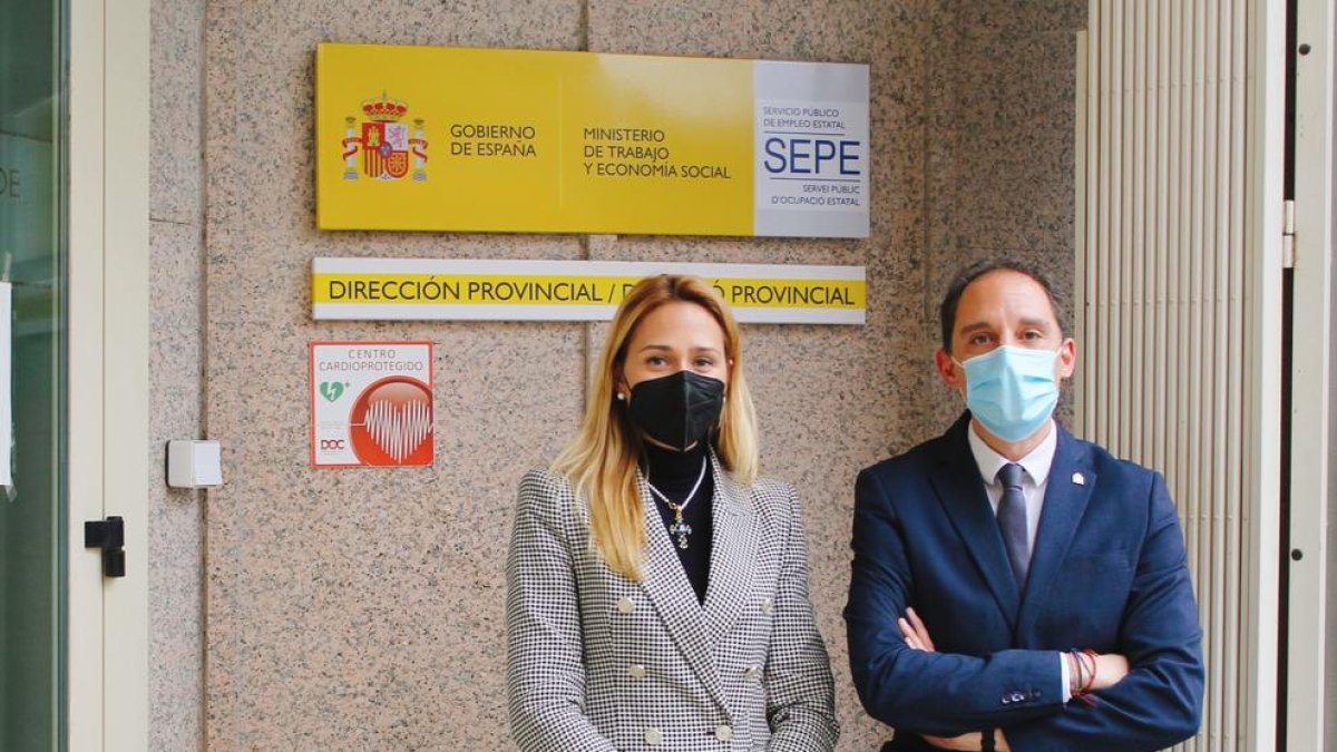 El subdelegat del govern espanyol a Lleida, José Crespín, amb la directora del SEPE a Lleida, Mari Carmen Zapater.