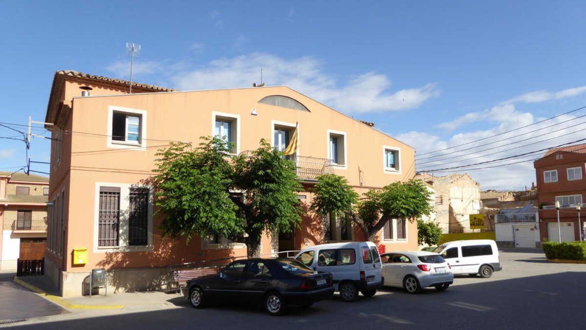 El edificio consistorial de Els Alamús en una imagen de archivo.